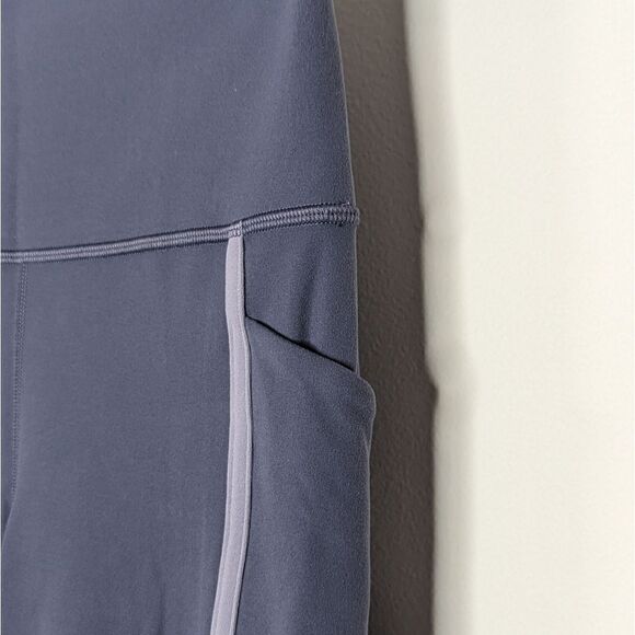 Athleta Salutation Stash Pocket‎ II Mesh Bottom Capri Leggings Blue Small - Picture 4 of 8